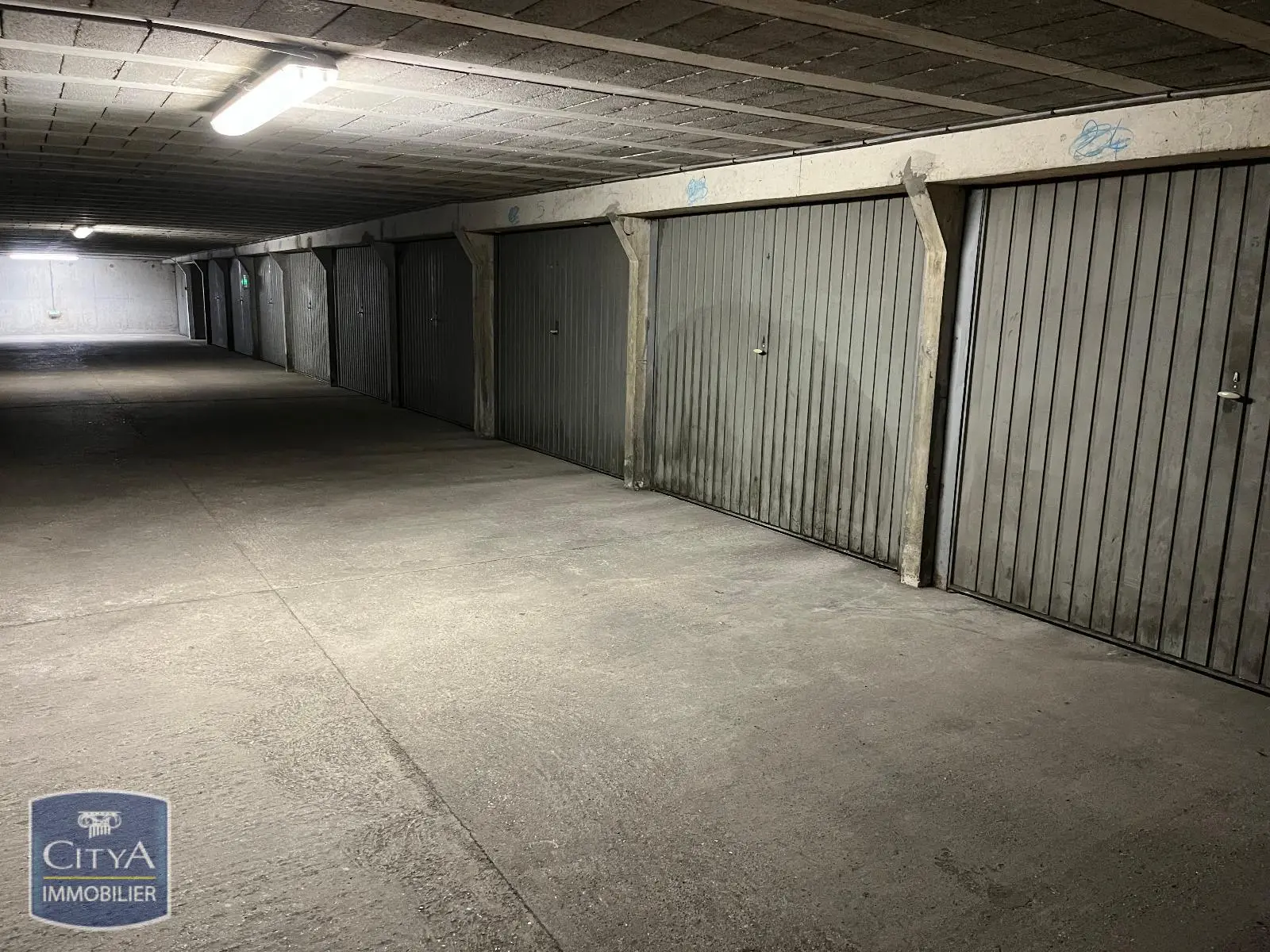 Photo 1 Parking