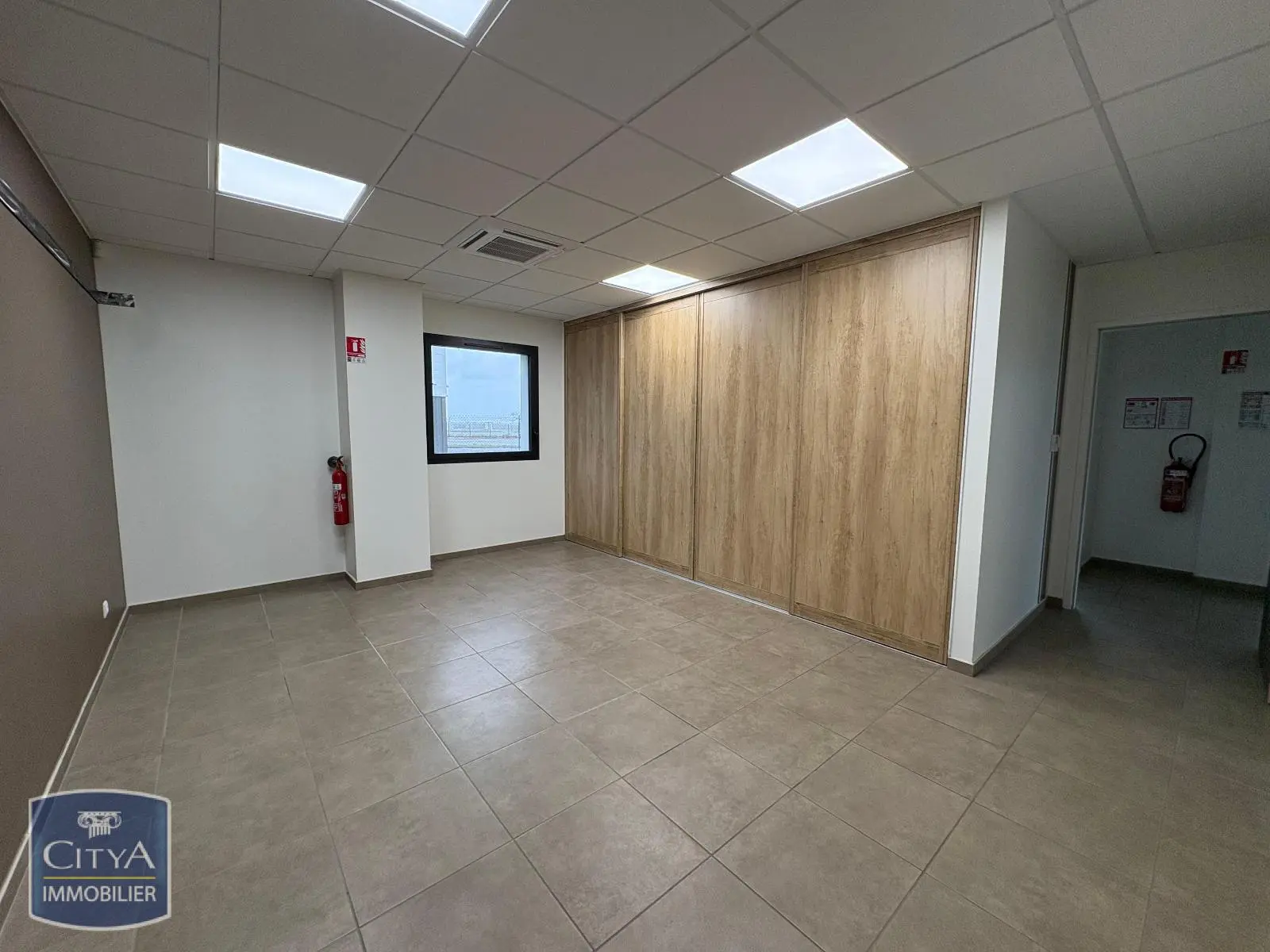 Photo 1 Local Professionnel 455.1m²