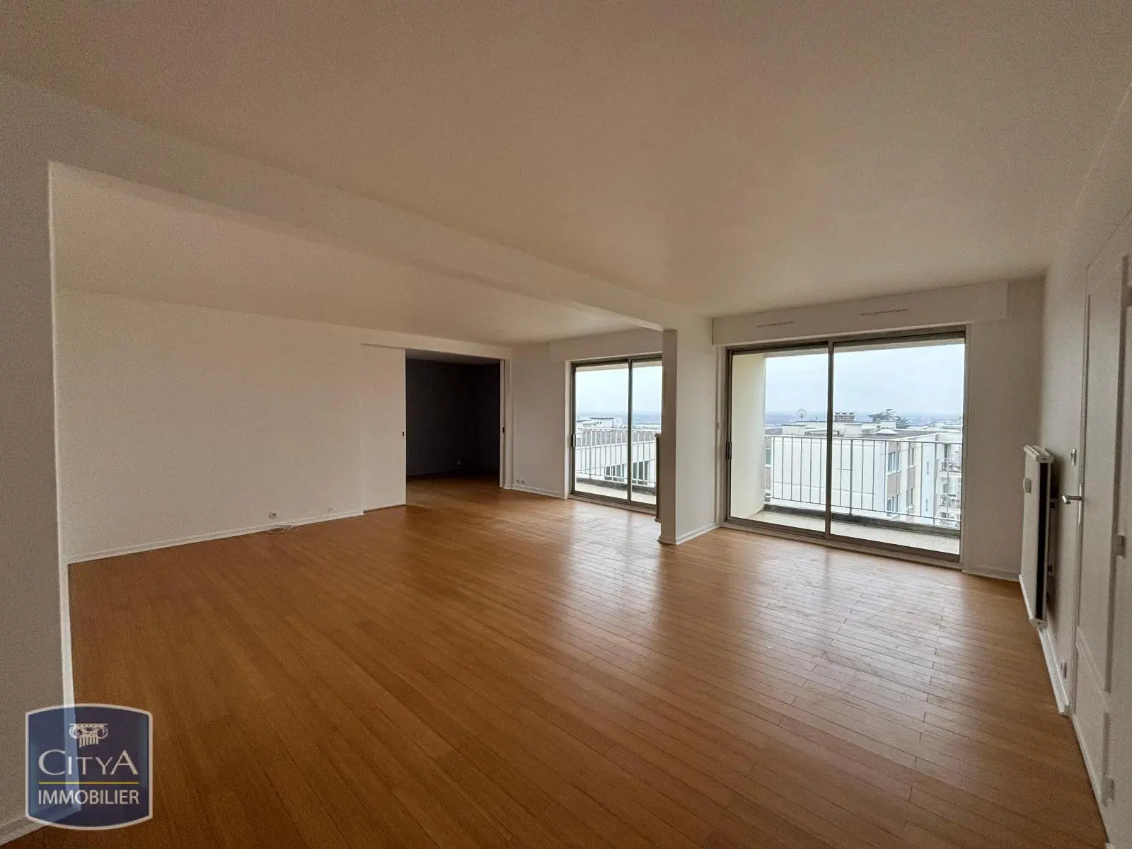 Photo 1 Appartement 5 pièces 130.85m²