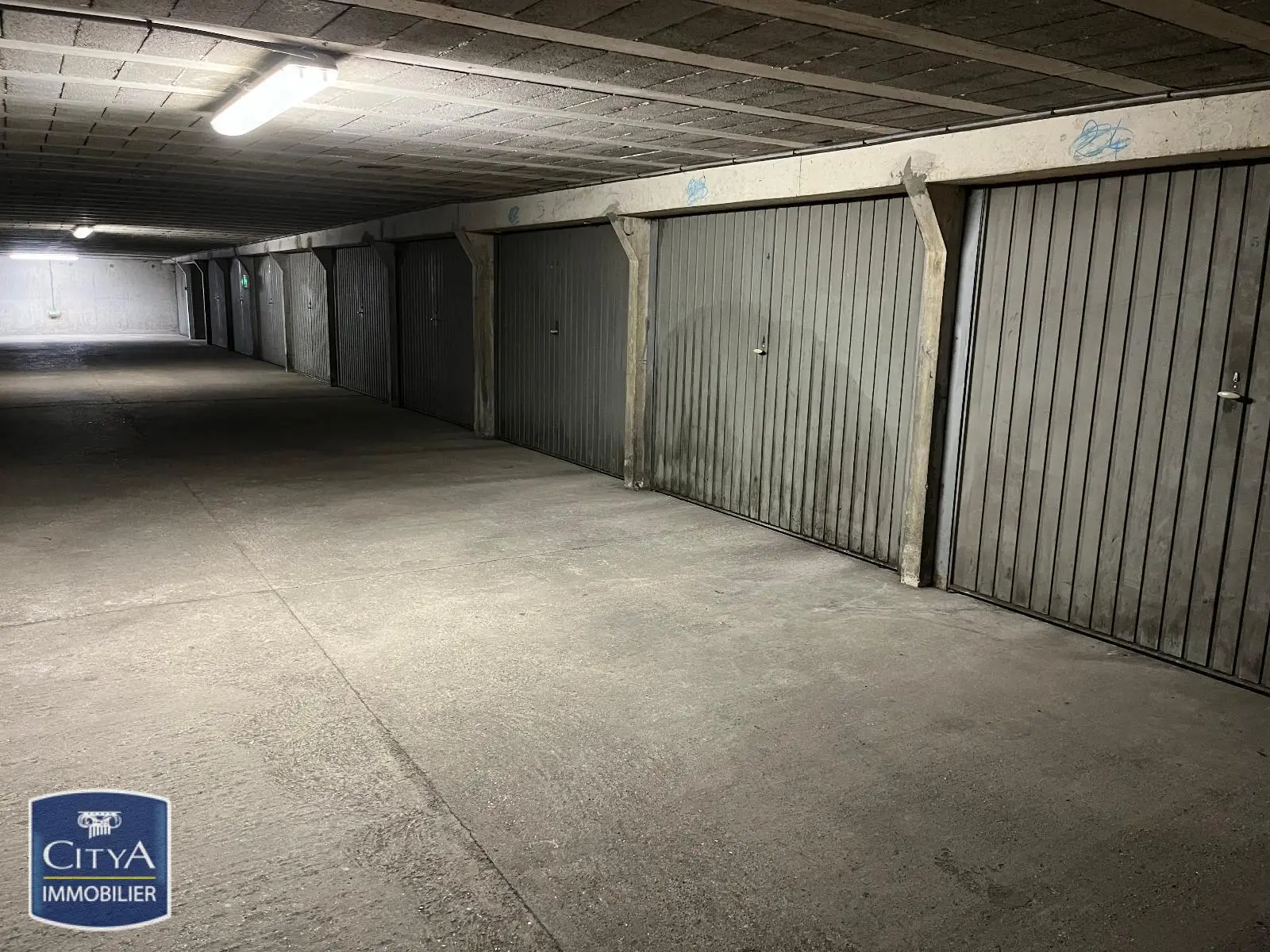 Photo 1 Parking
