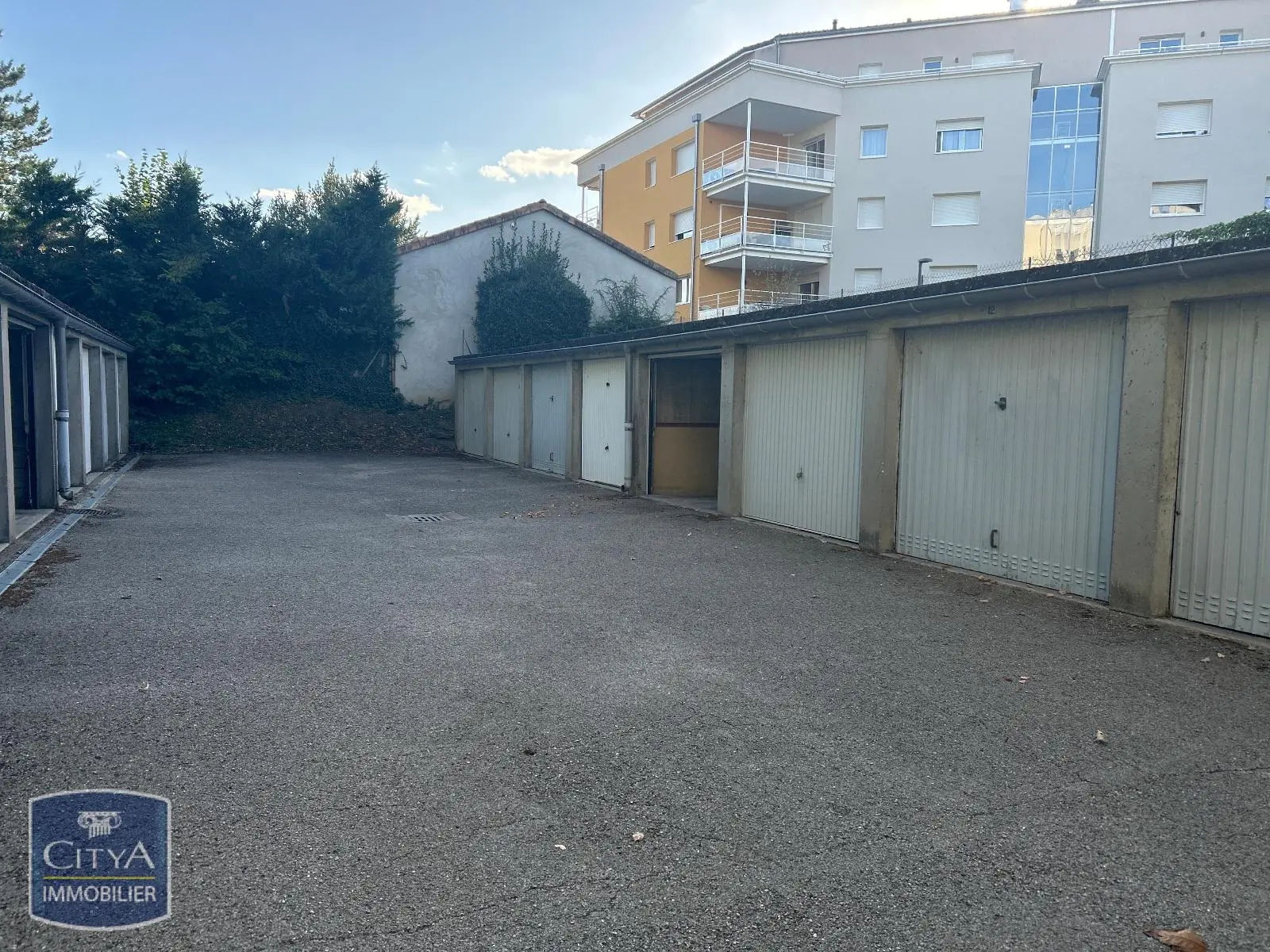 Photo 3 Parking