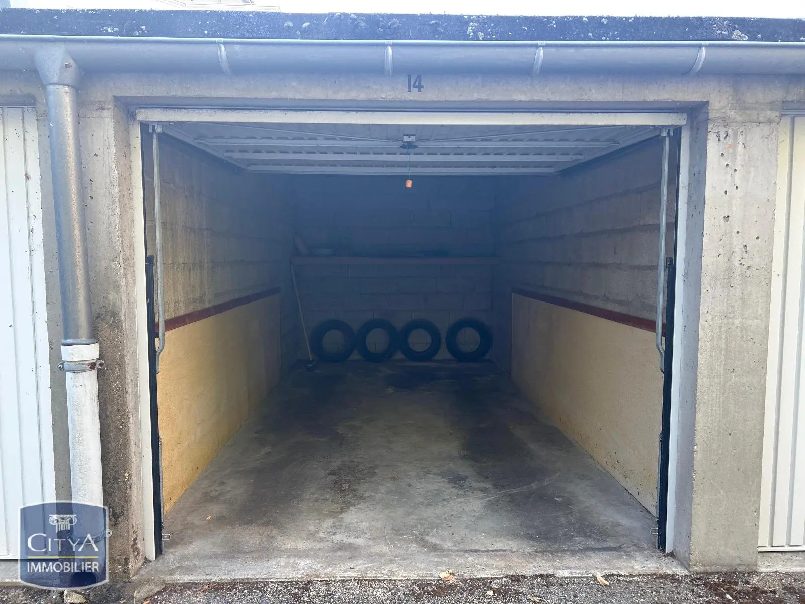Photo 2 Parking