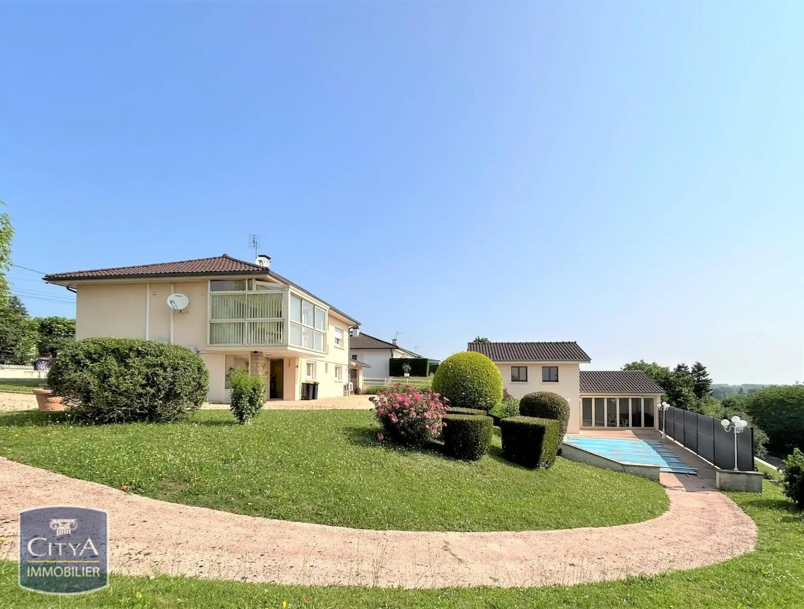 Photo 1 Maison 5 pièces 154m²