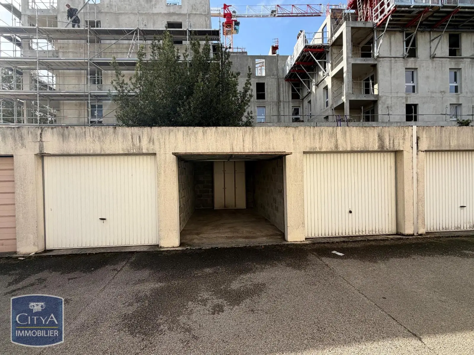 Photo 2 Parking