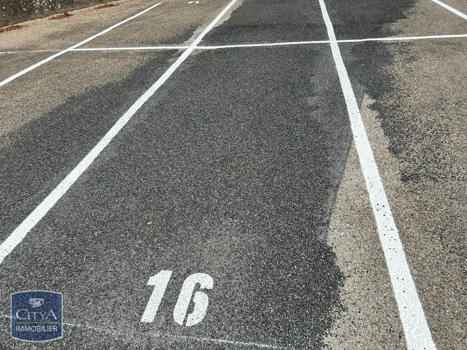 Photo 2 Parking