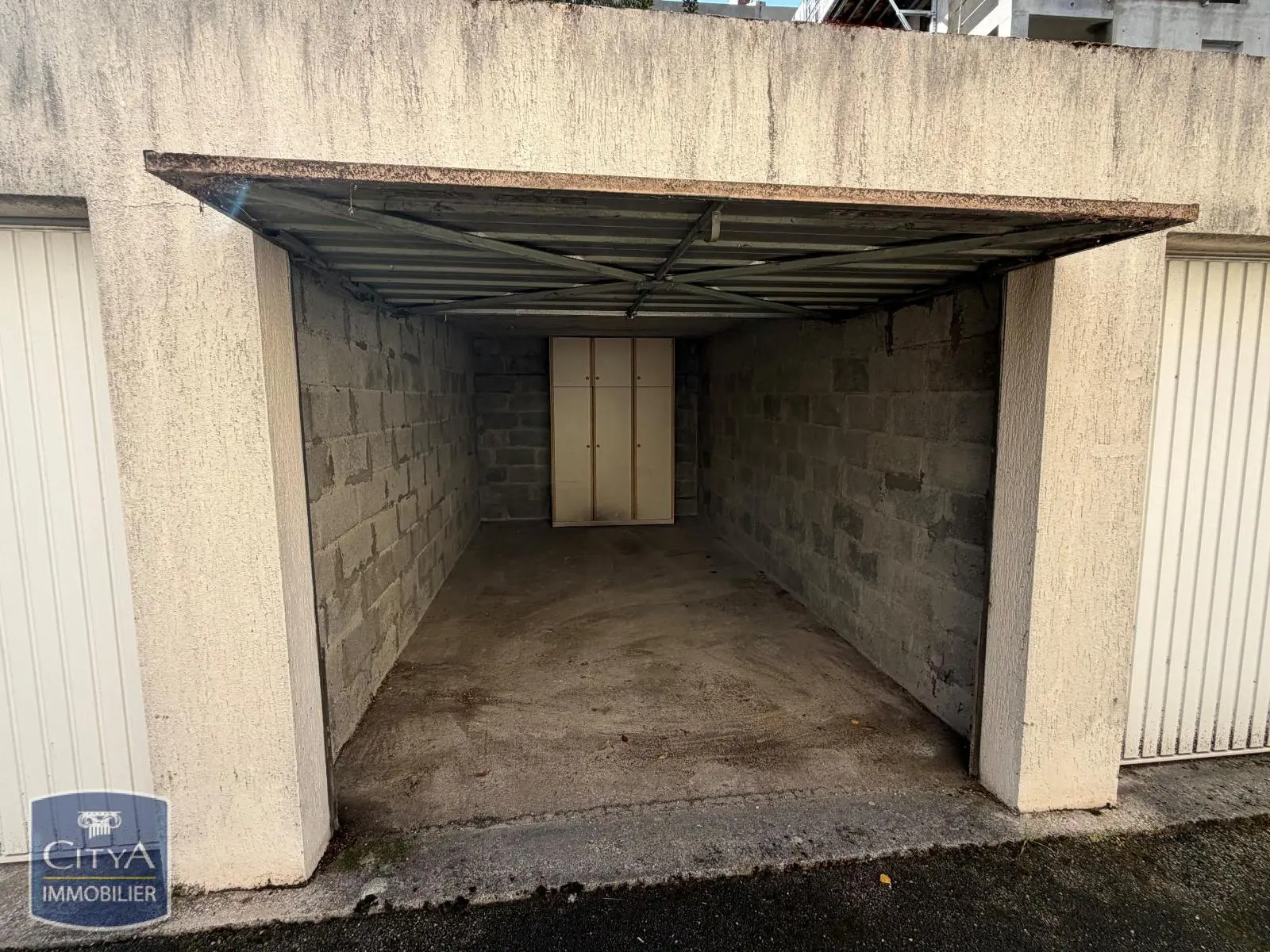 Photo 3 Parking