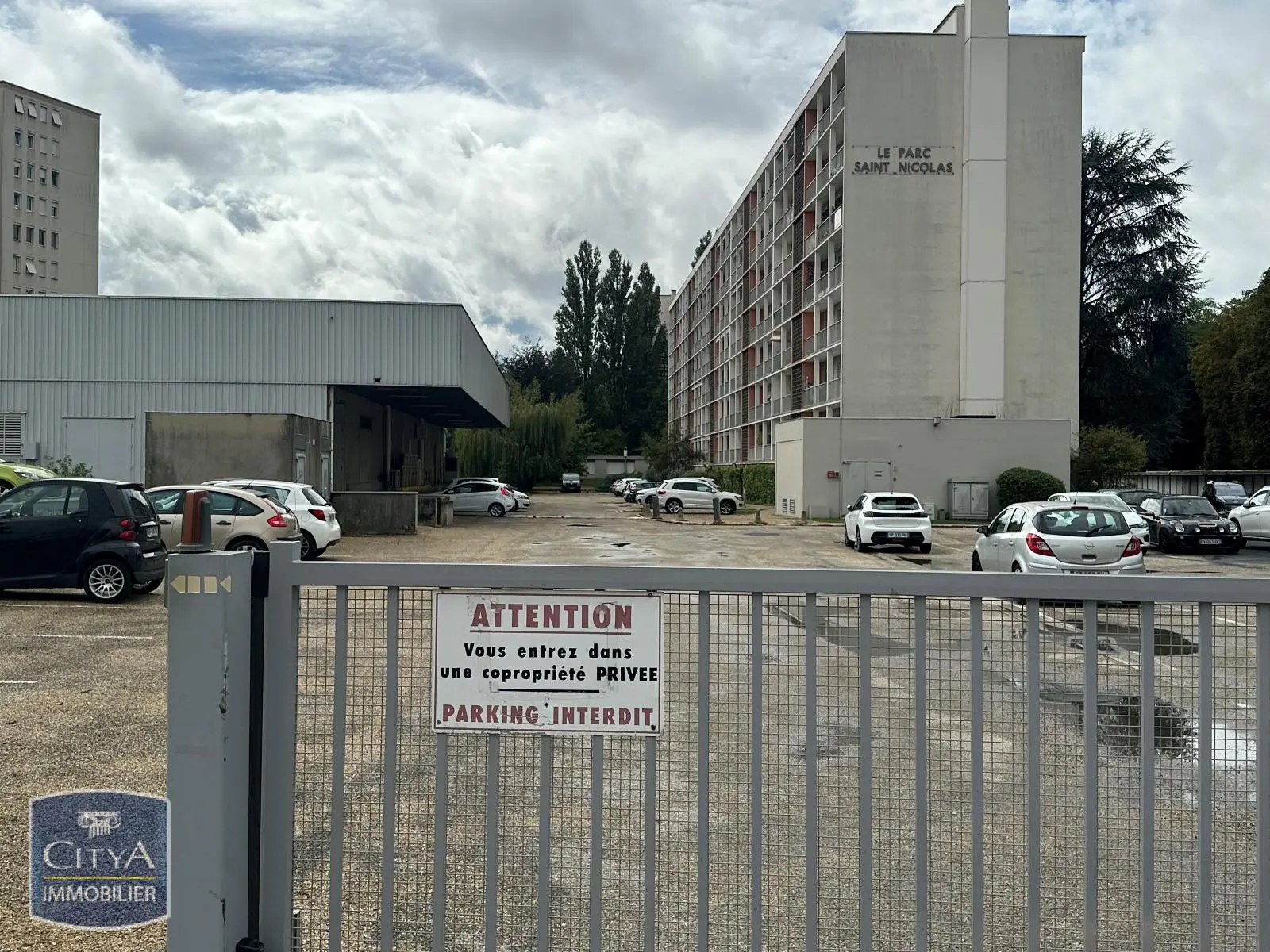 Photo 1 Parking