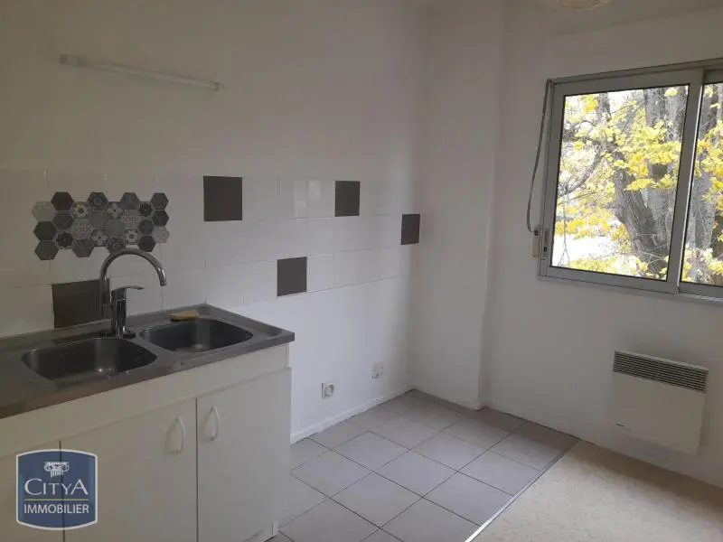 Photo 2 Appartement 1 pièce 31.78m²