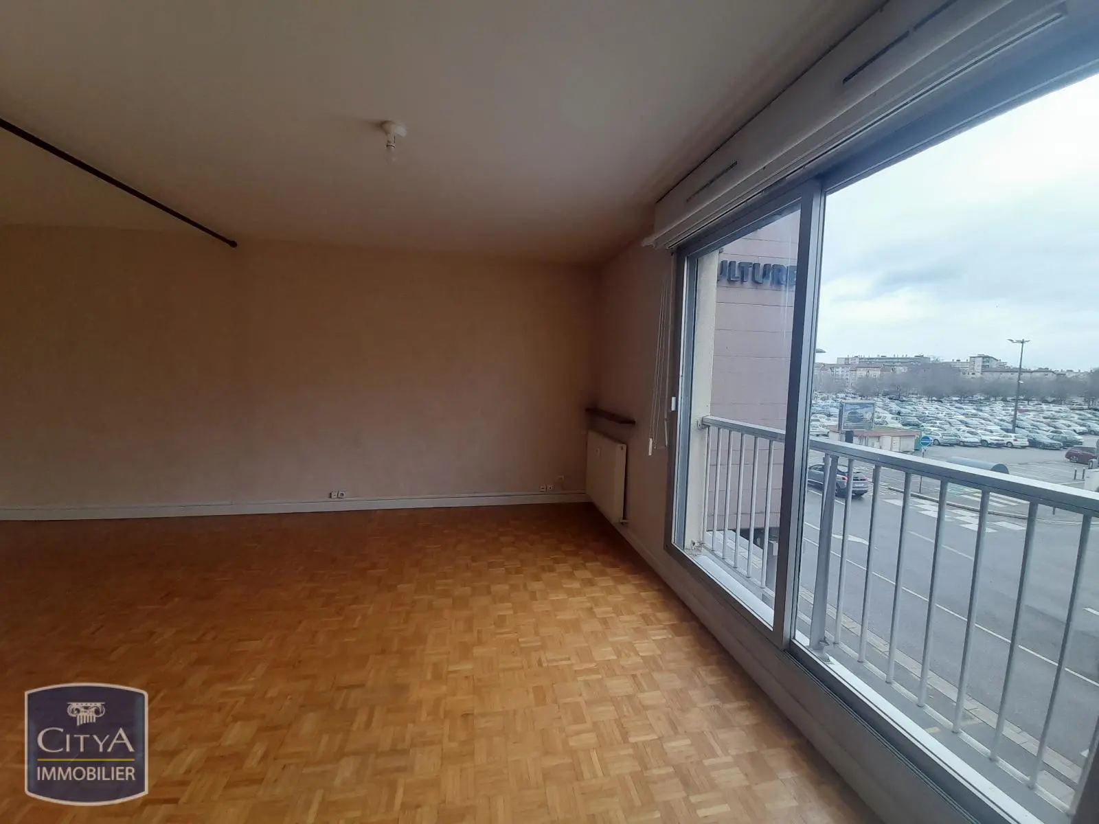 Photo 2 Appartement 1 pièce 32.16m²