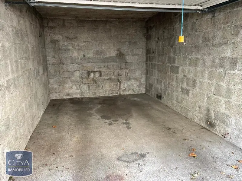 Photo 1 Parking