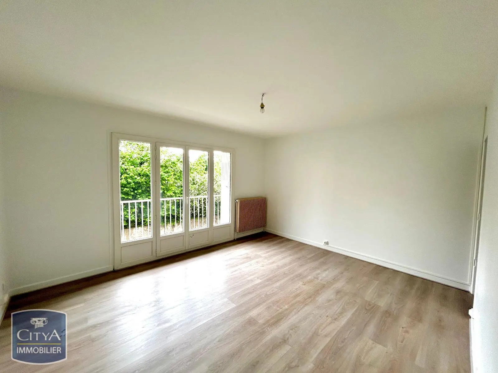Photo 2 Appartement 1 pièce 27.28m²