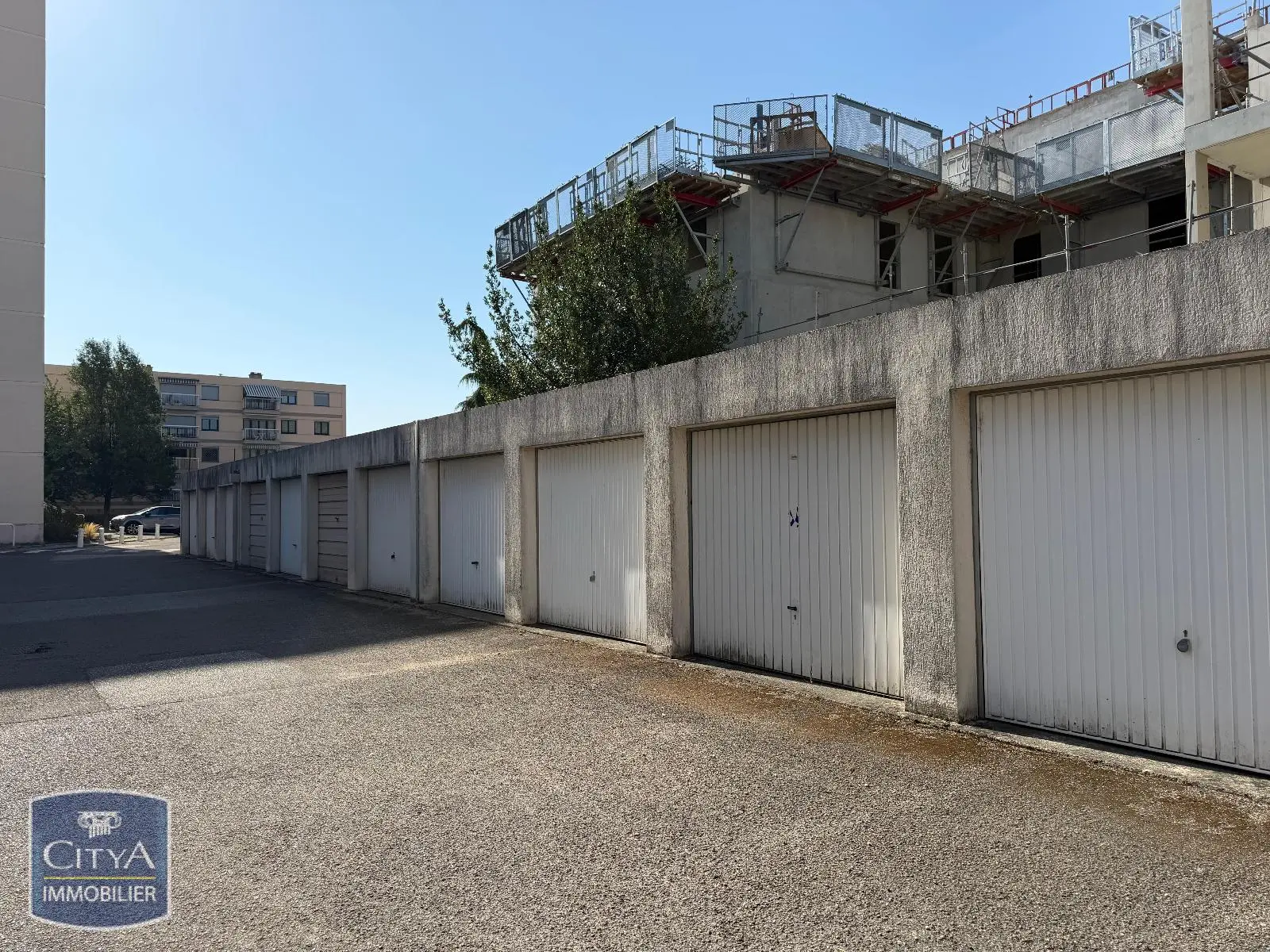 Photo 1 Parking