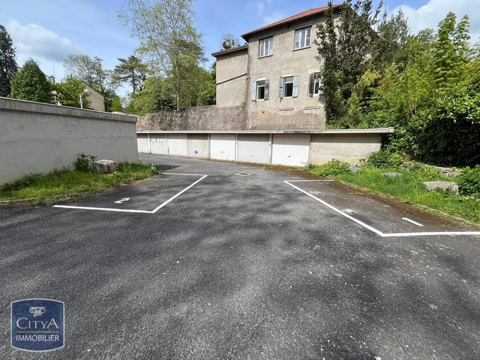 Photo 1 Parking