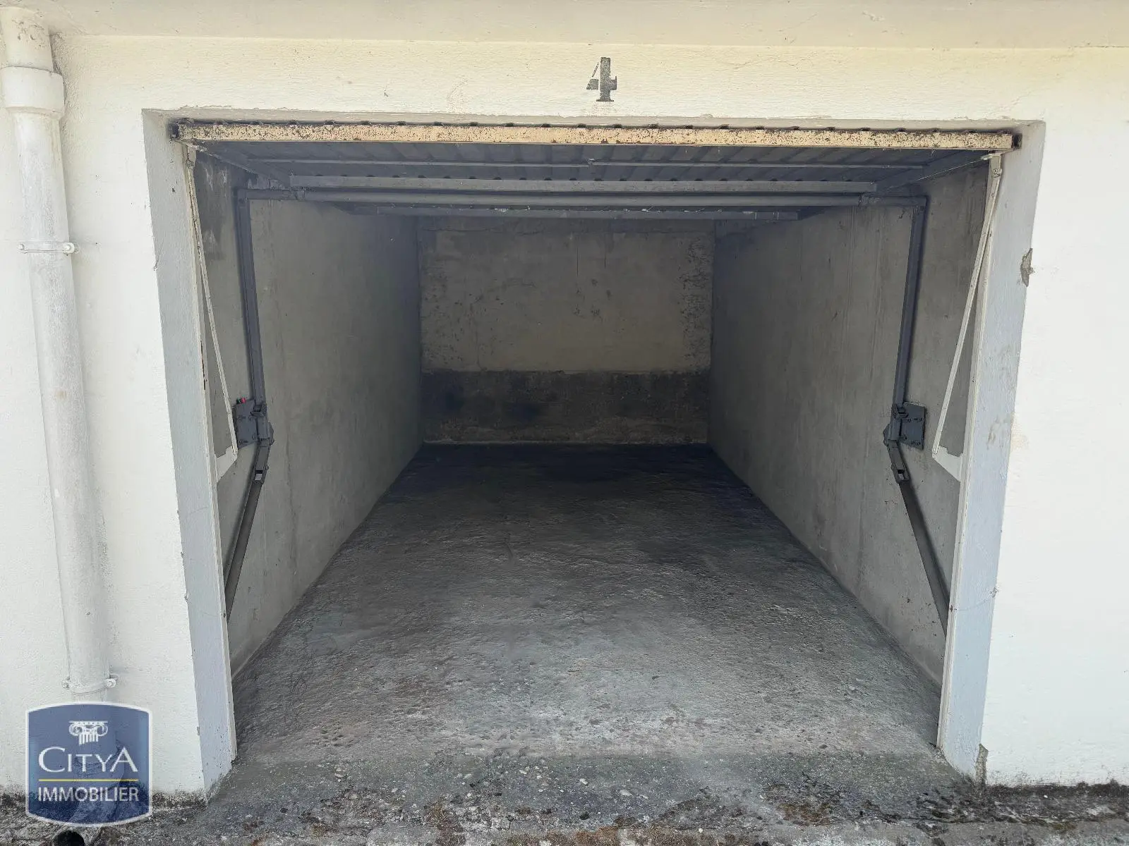 Photo 1 Parking