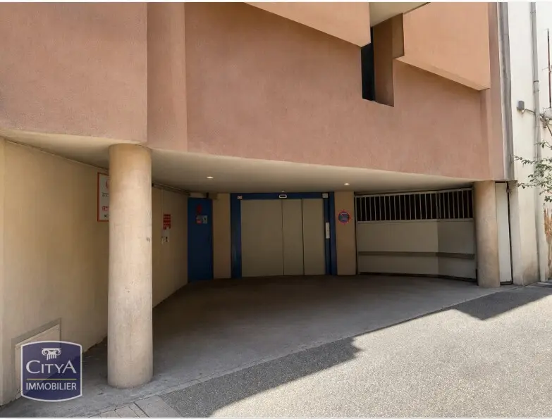 Photo 2 Parking 24.01m²