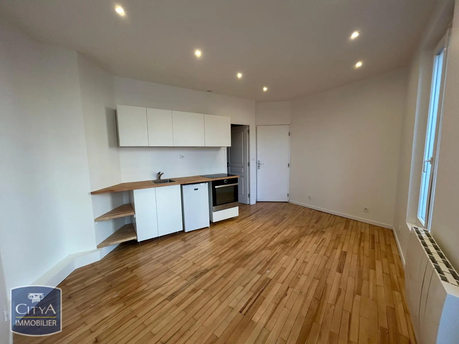 Photo 2 Appartement 1 pièce 24.86m²