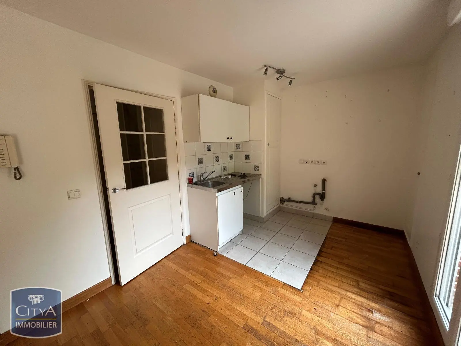 Photo 1 Appartement 1 pièce 28.08m²
