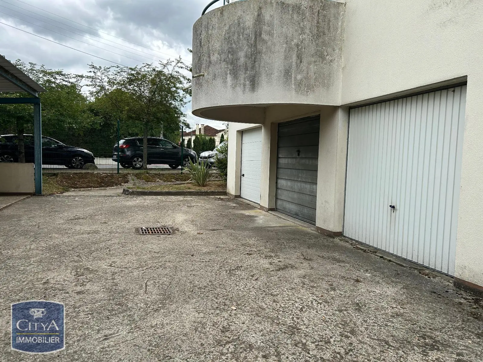 Photo 3 Parking