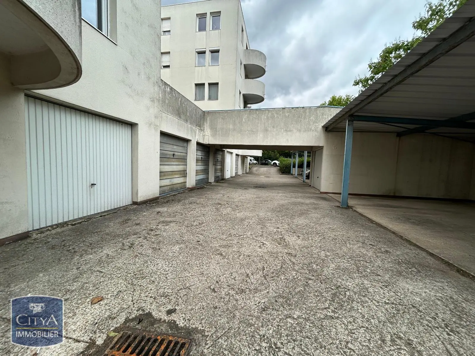 Photo 1 Parking