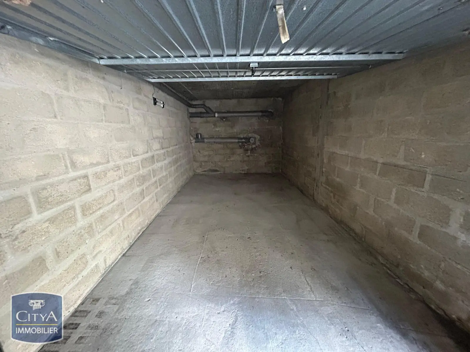Photo 2 Parking