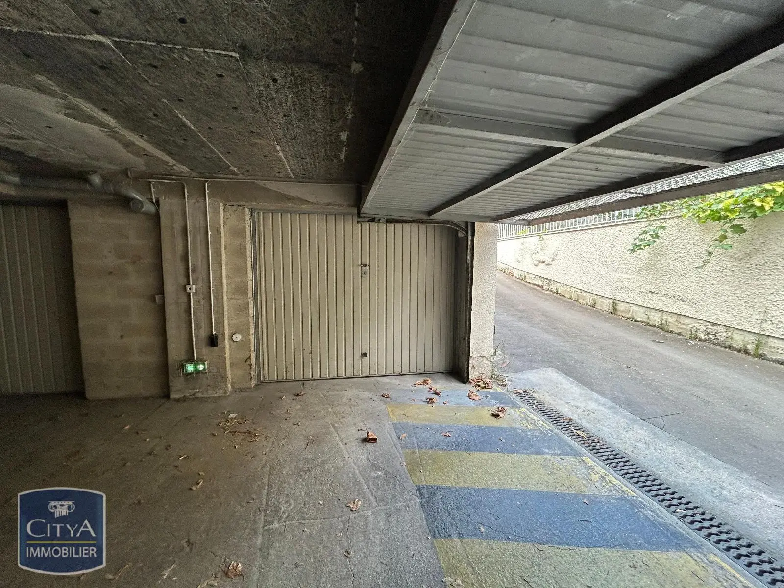 Photo 3 Parking