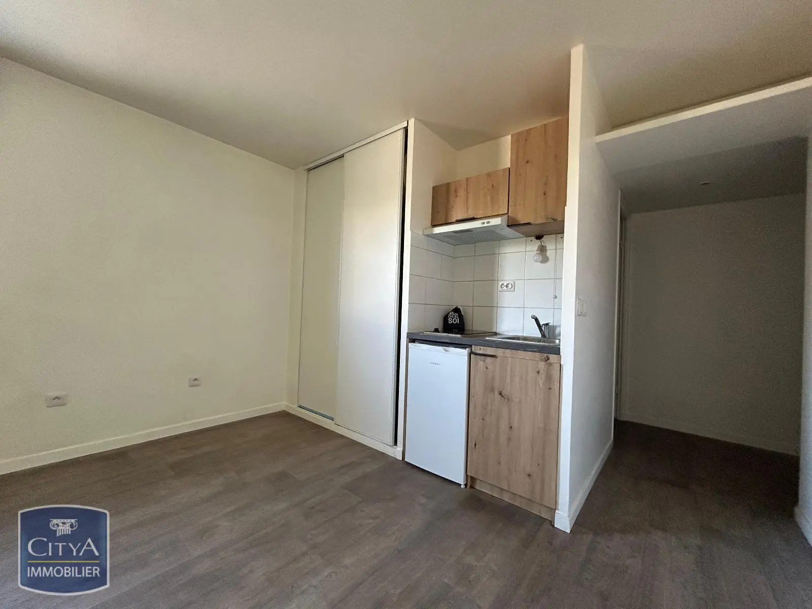 Photo 1 Appartement 1 pièce 24.01m²
