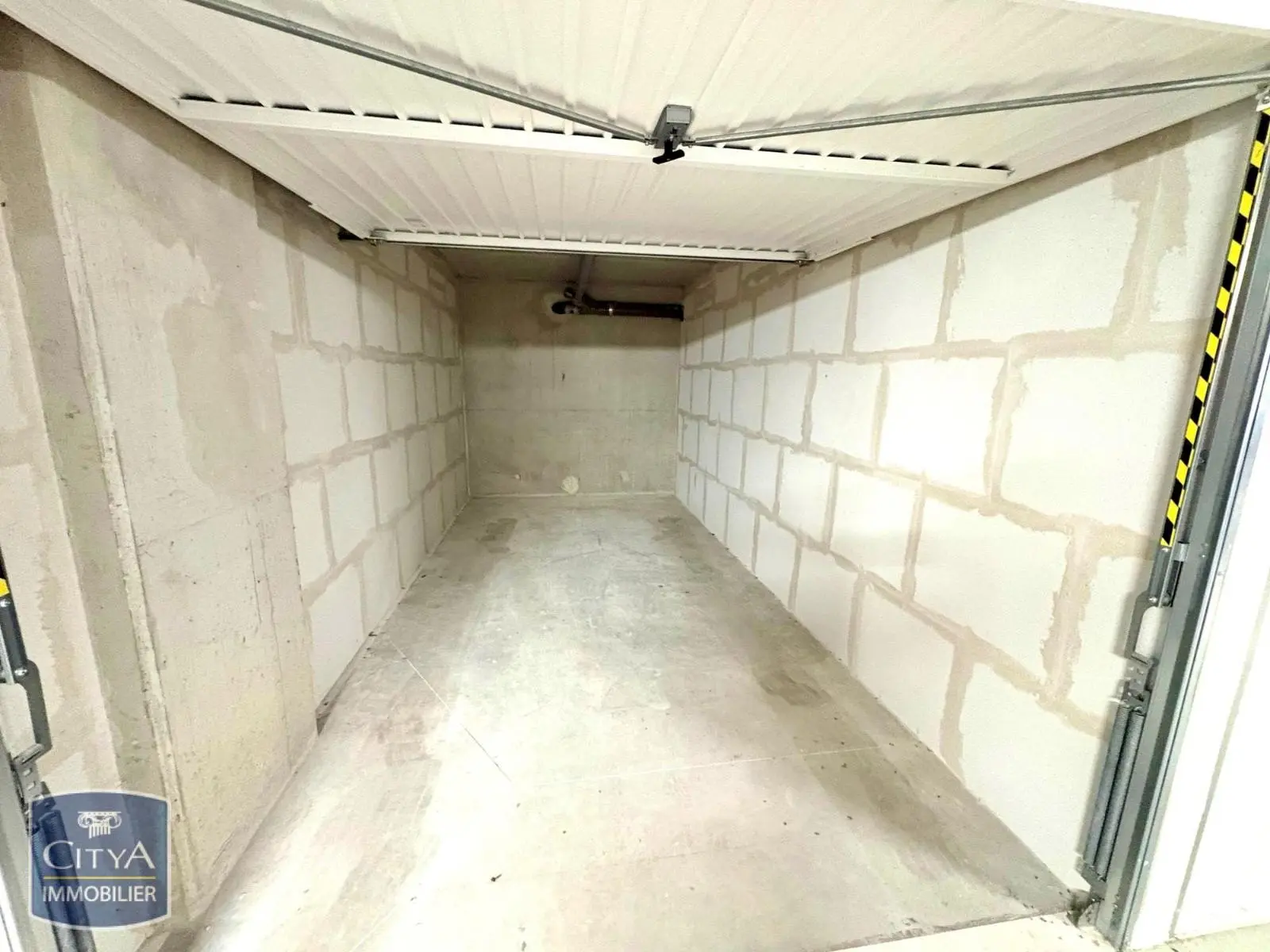 Photo 1 Parking