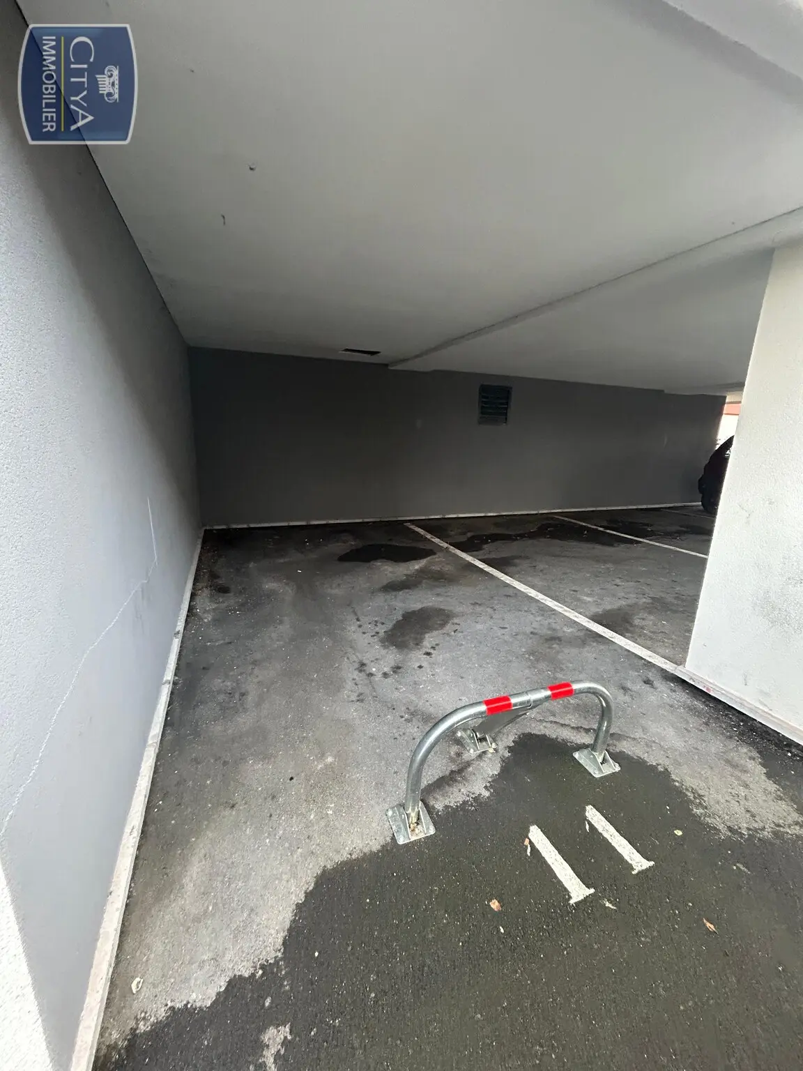 Photo 2 Parking