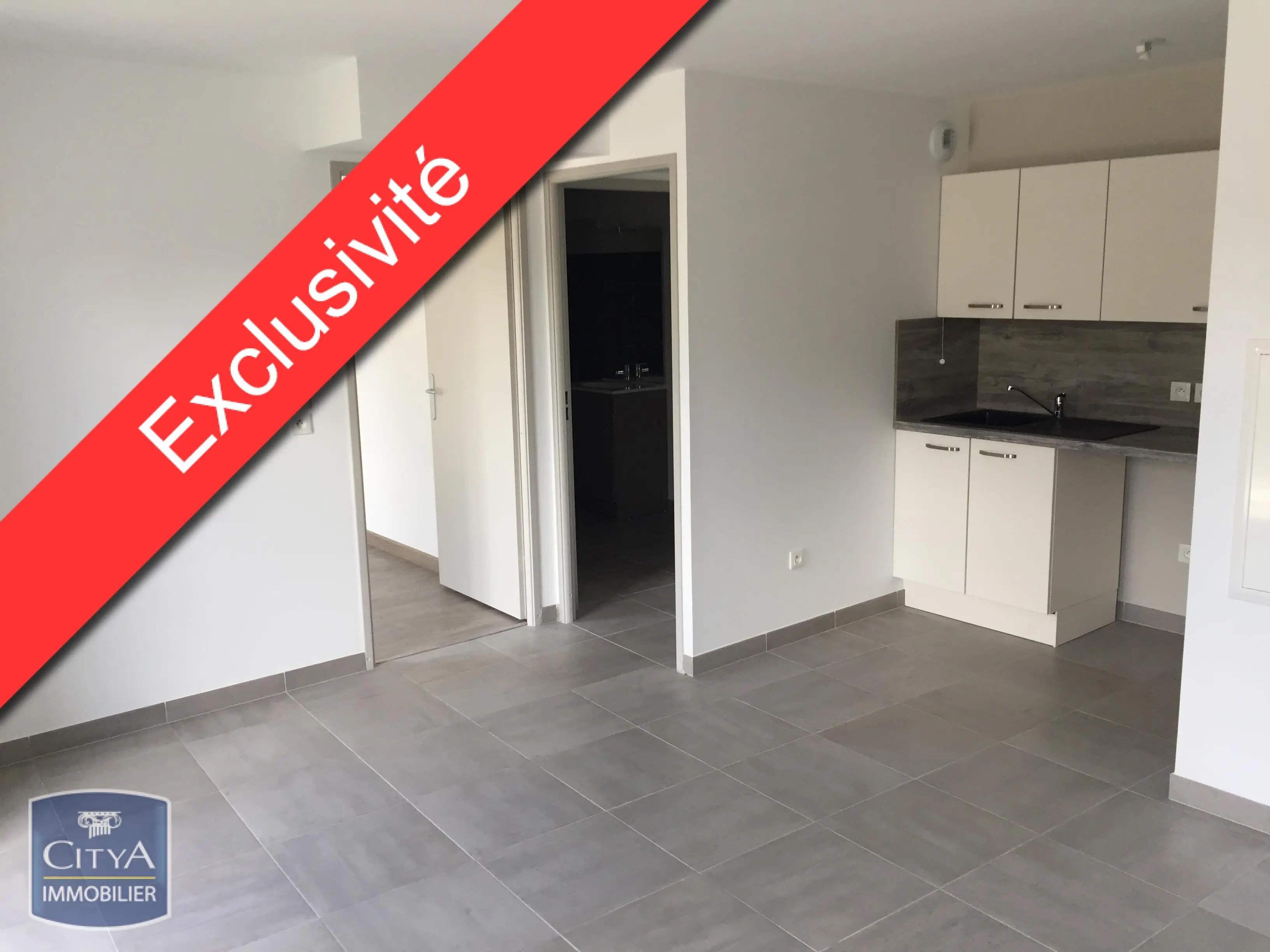 Photo 1 Appartement 1 pièce 27m²