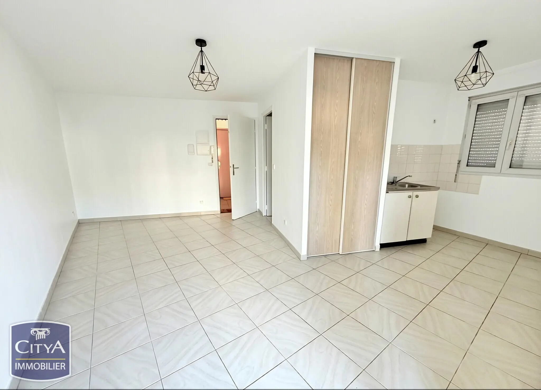 Photo 1 Appartement 1 pièce 22.63m²