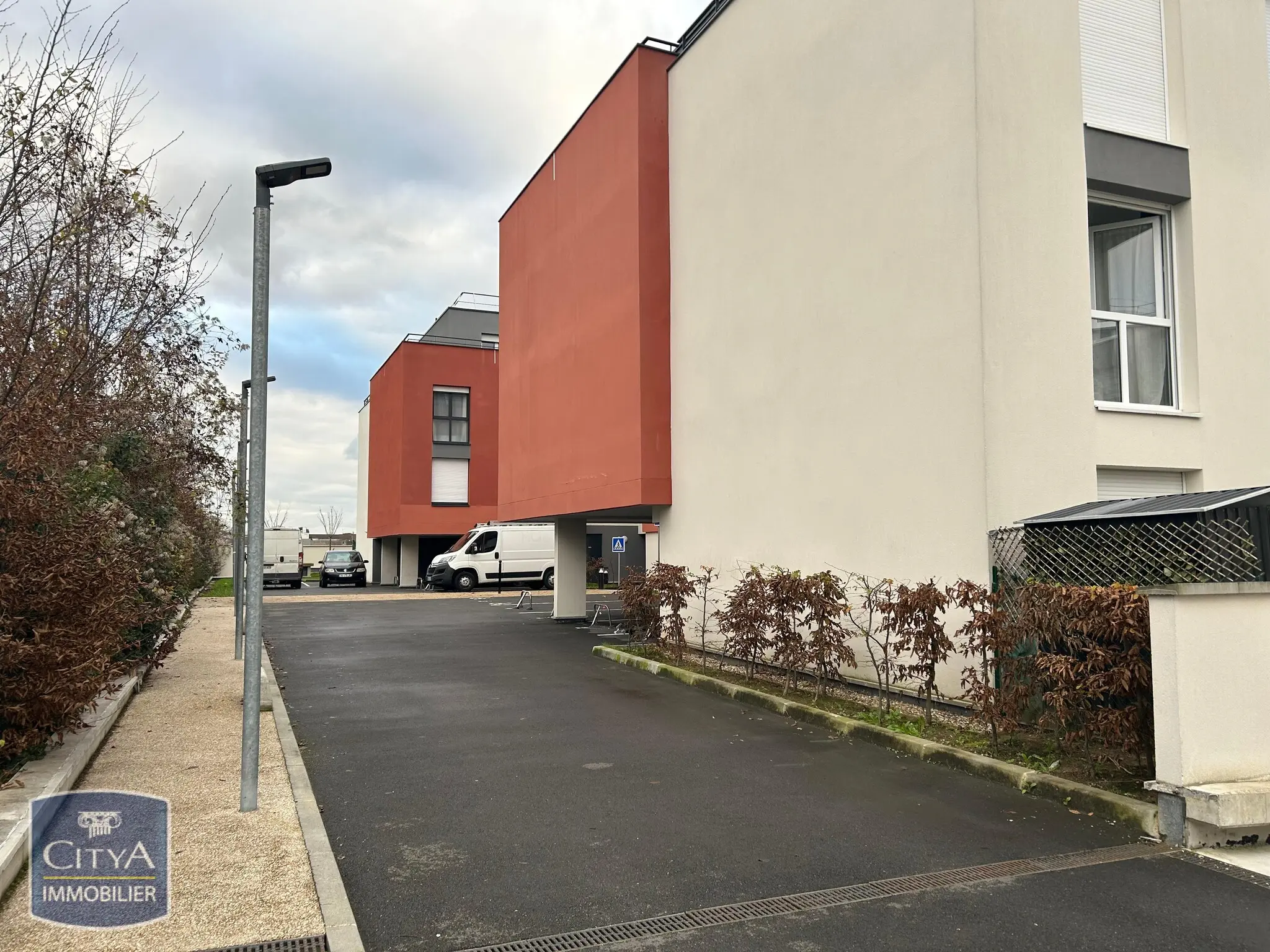 Photo 3 Parking