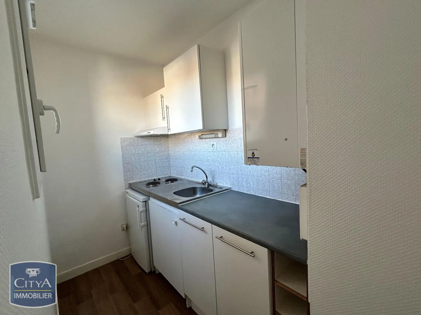 Photo 2 Appartement 1 pièce 27.02m²