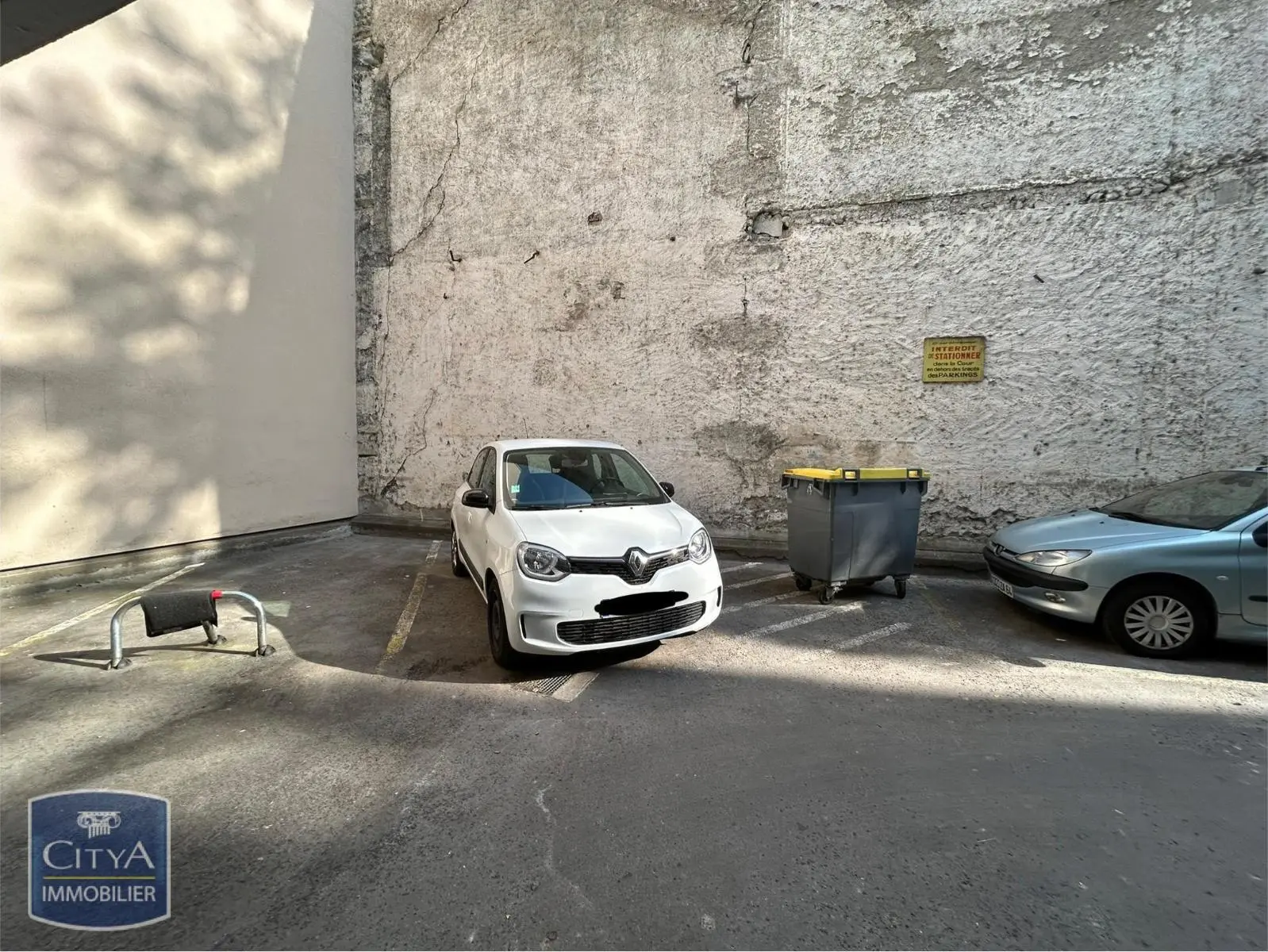 Photo 1 Parking