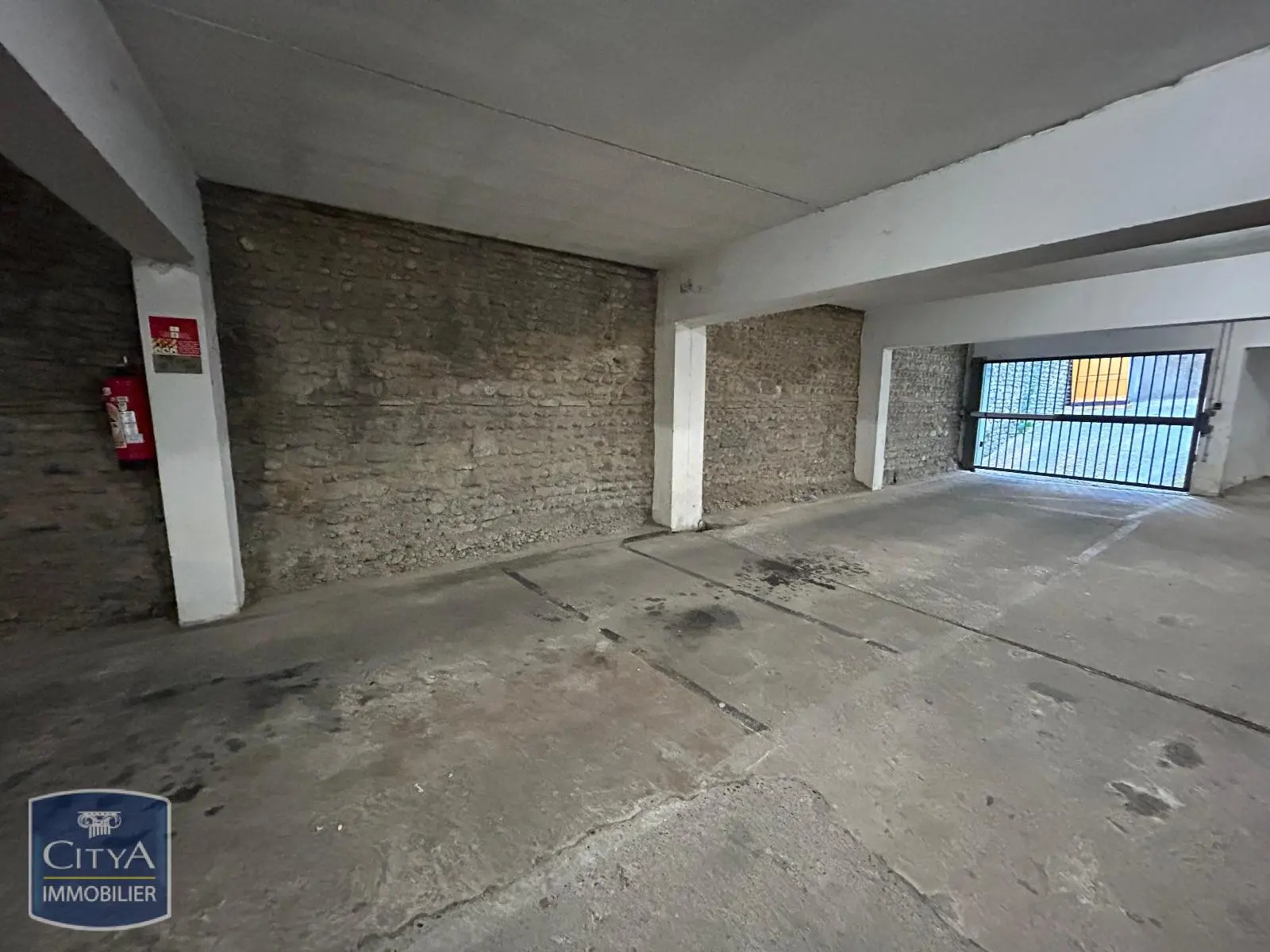Photo 1 Parking