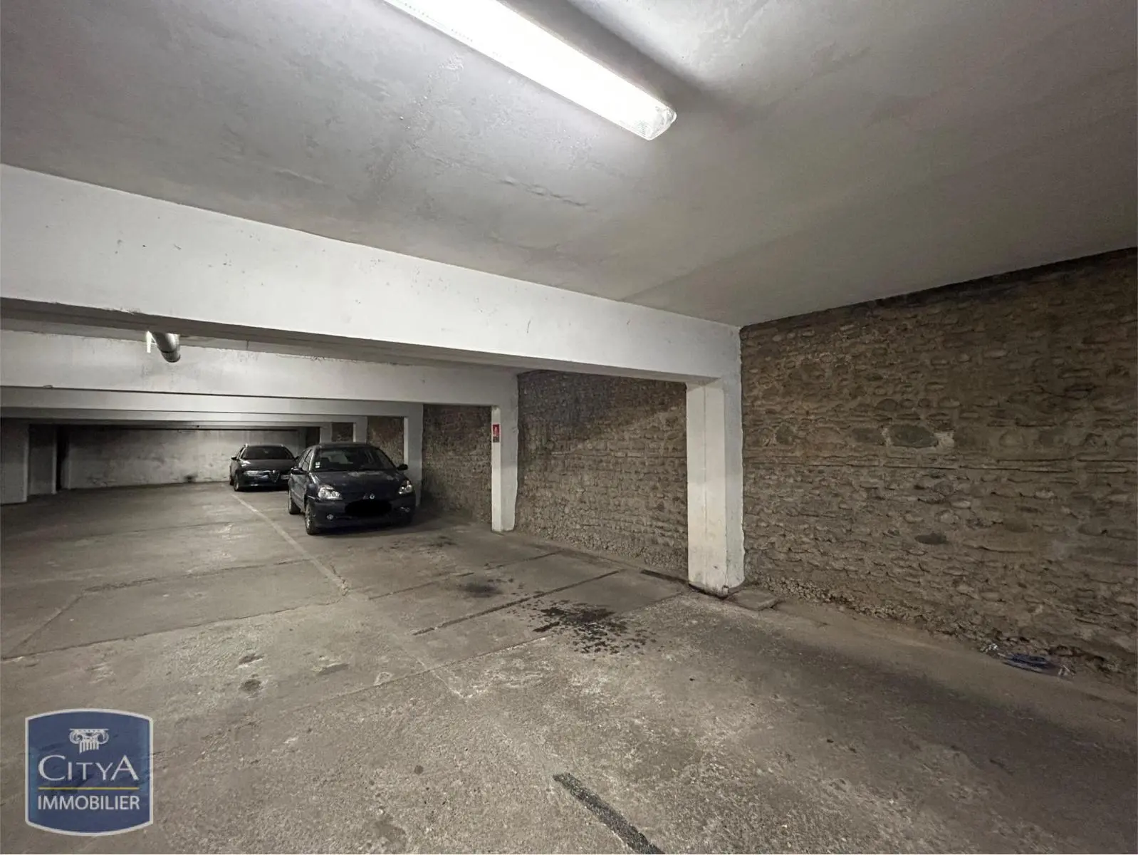 Photo 2 Parking