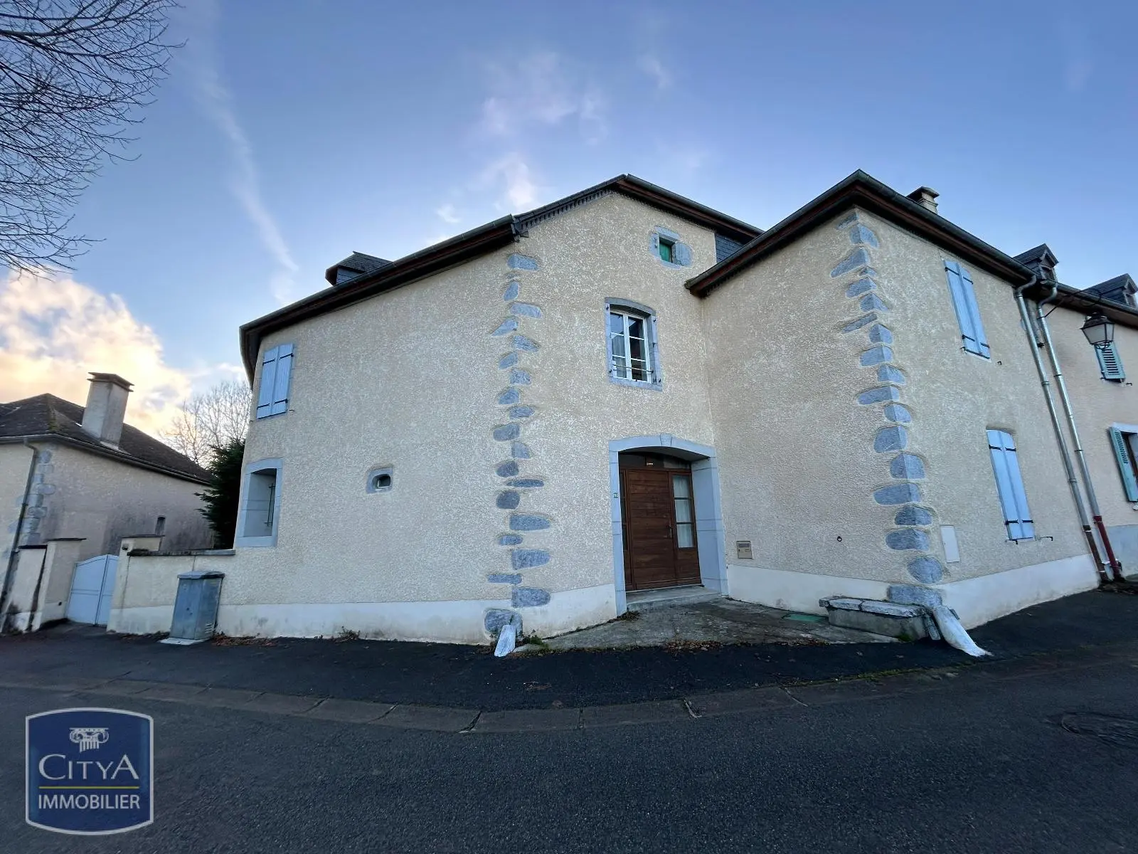 Photo 1 Maison 6 pièces 260.67m²