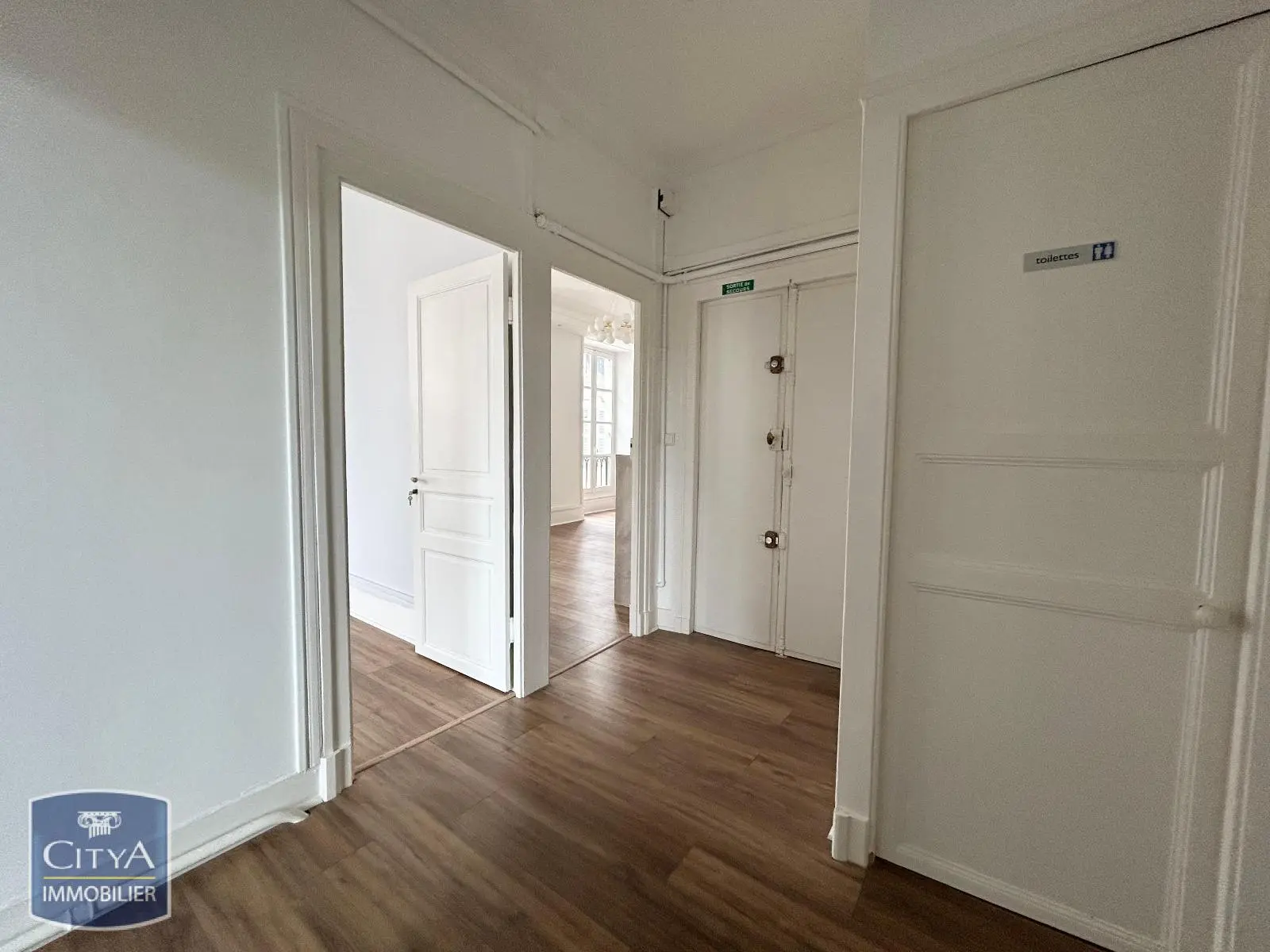 Photo 3 Local Professionnel