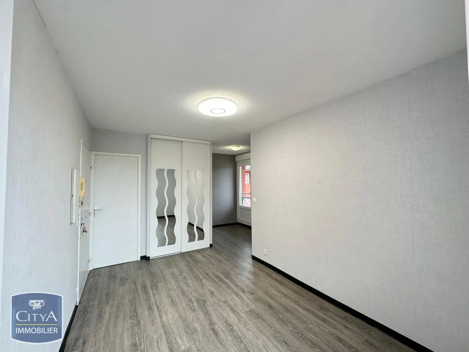 Photo 2 Appartement 1 pièce 21.06m²