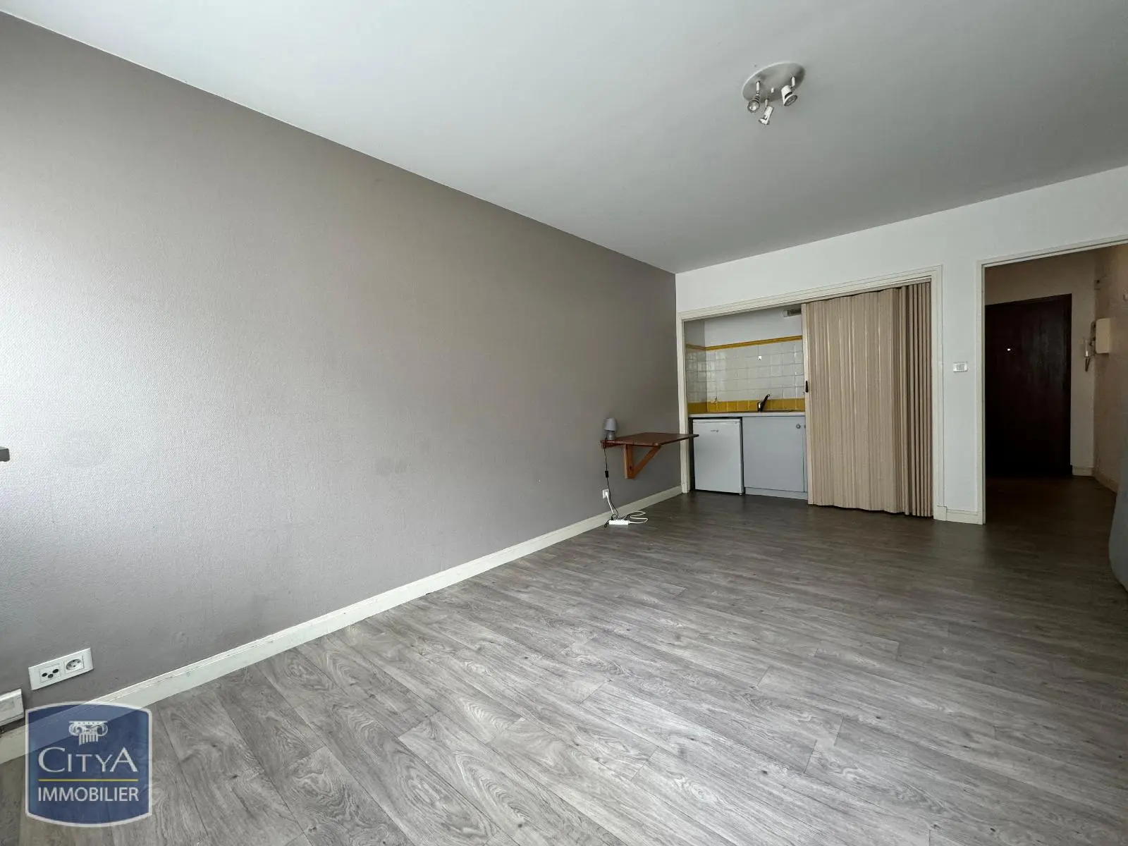 Photo 1 Appartement 1 pièce 28.78m²