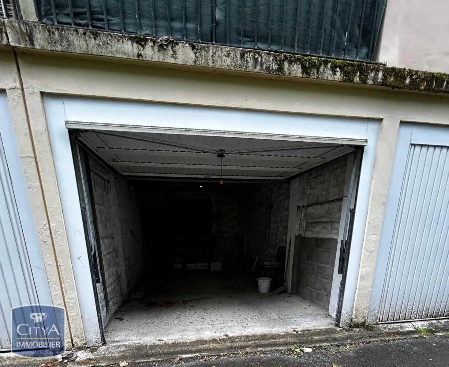 Photo 1 Parking