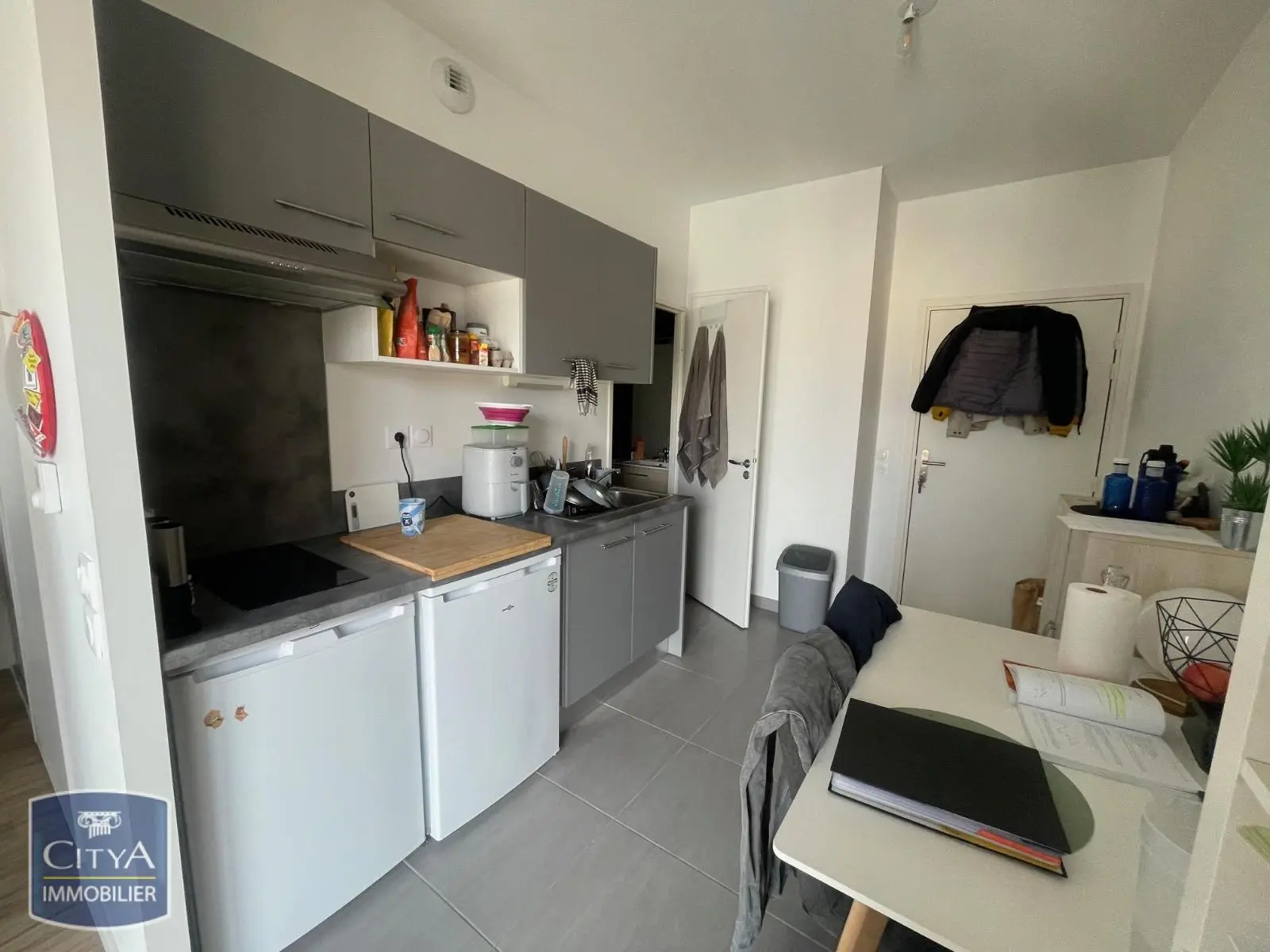 Photo 2 Appartement 1 pièce 27.92m²