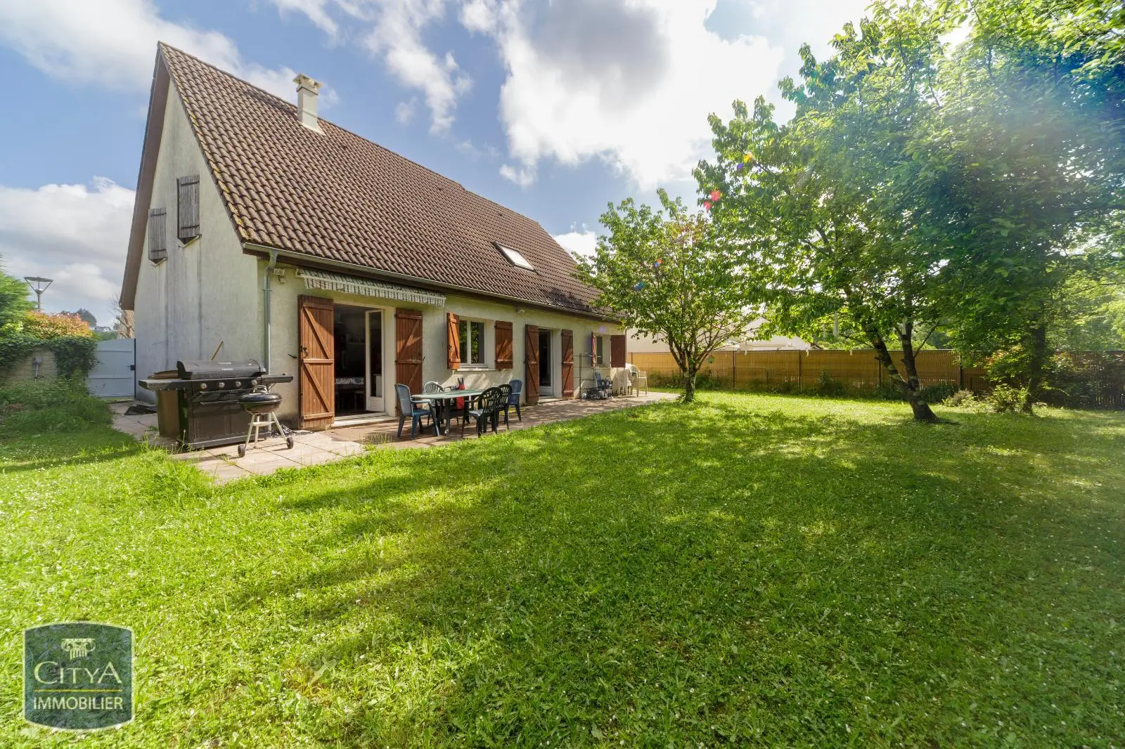 Photo 1 Maison 6 pièces 158m²