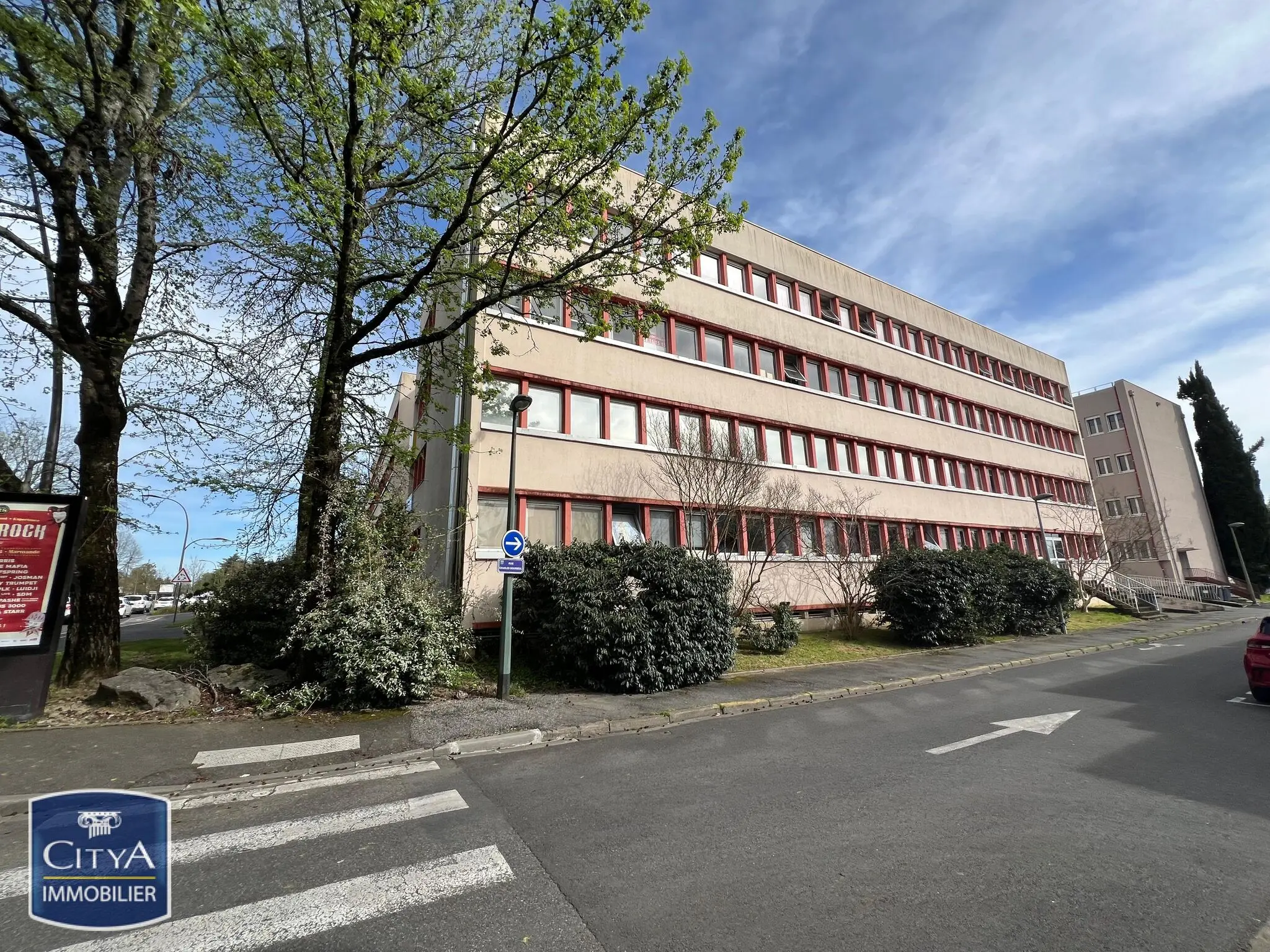 Photo 1 Fonds De Commerce 360m²