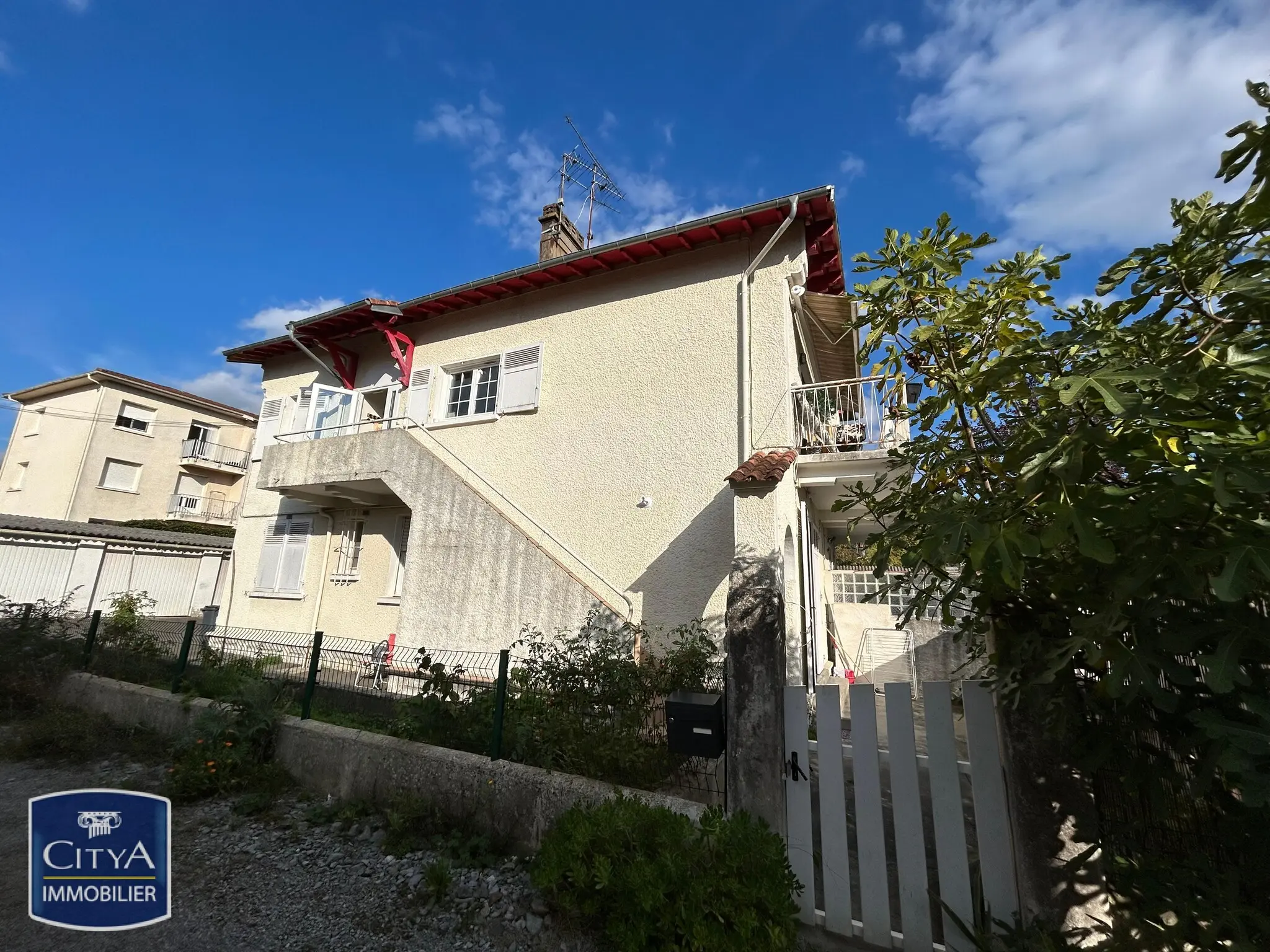 Photo 2 Immeuble 200m²