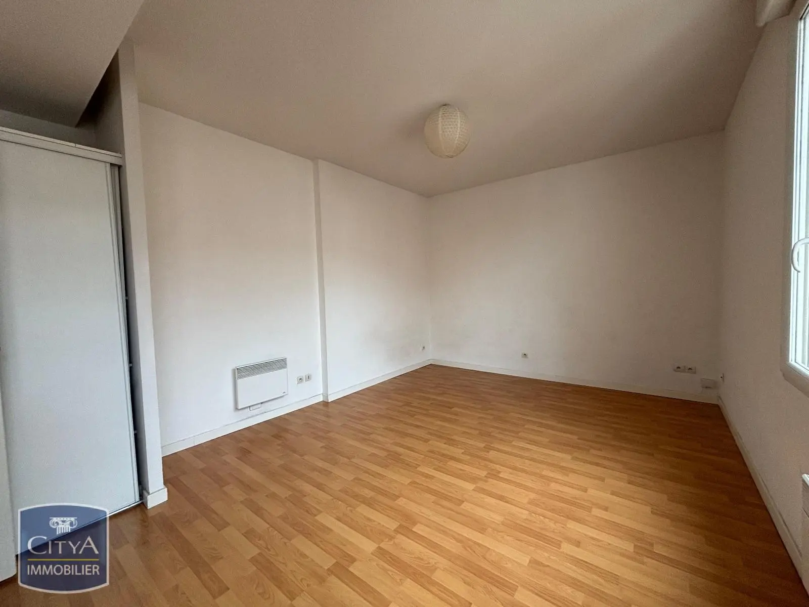 Photo 2 Appartement 1 pièce 27.8m²