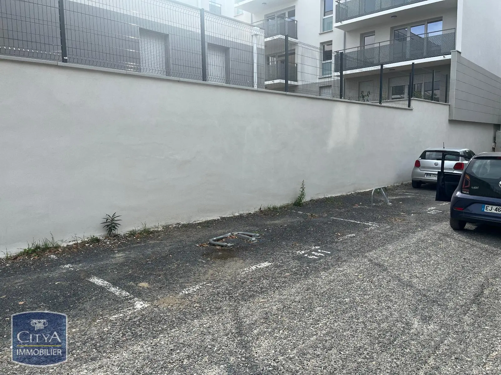 Photo 2 Parking