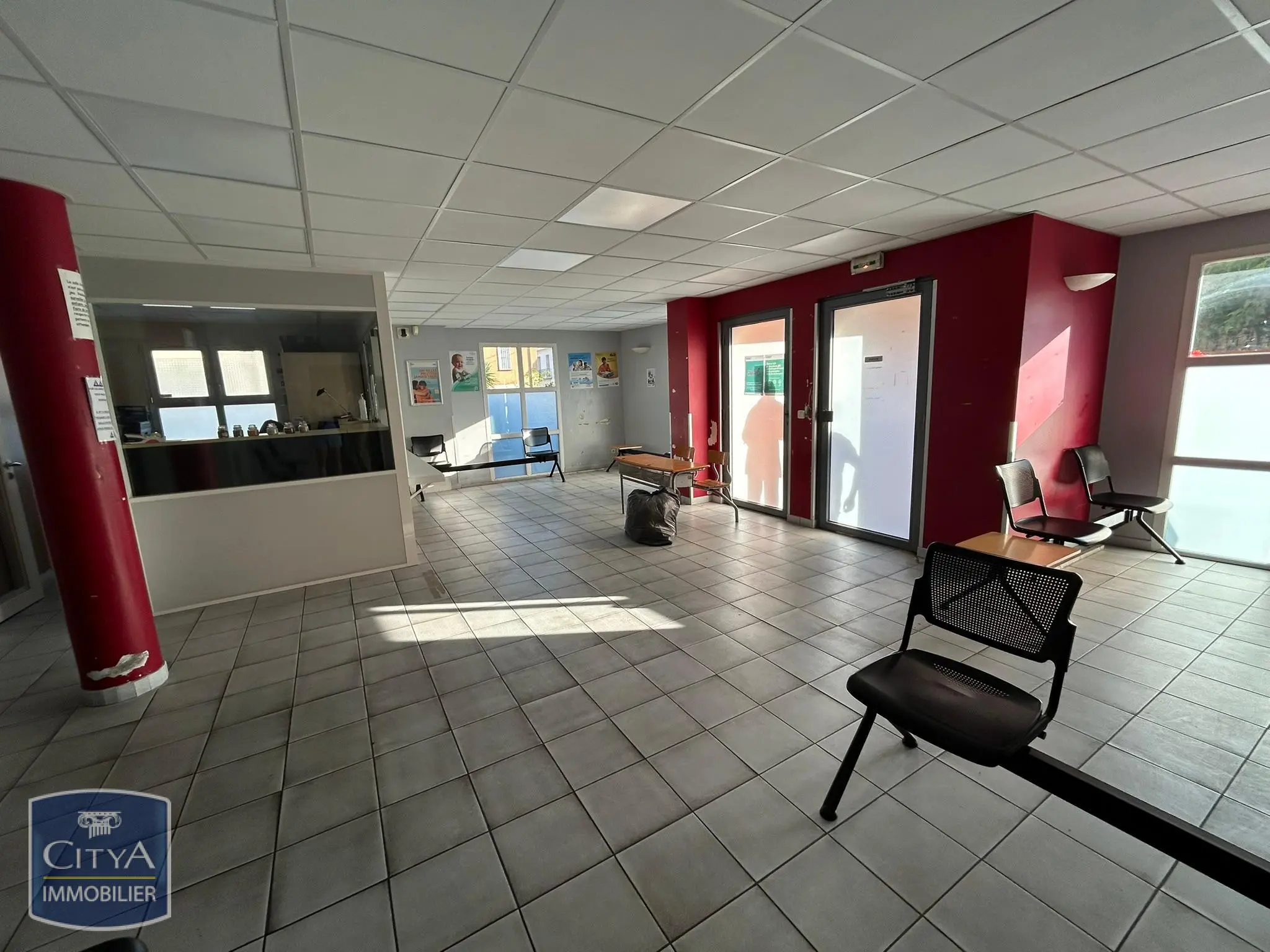Photo 1 Local Professionnel 184m²