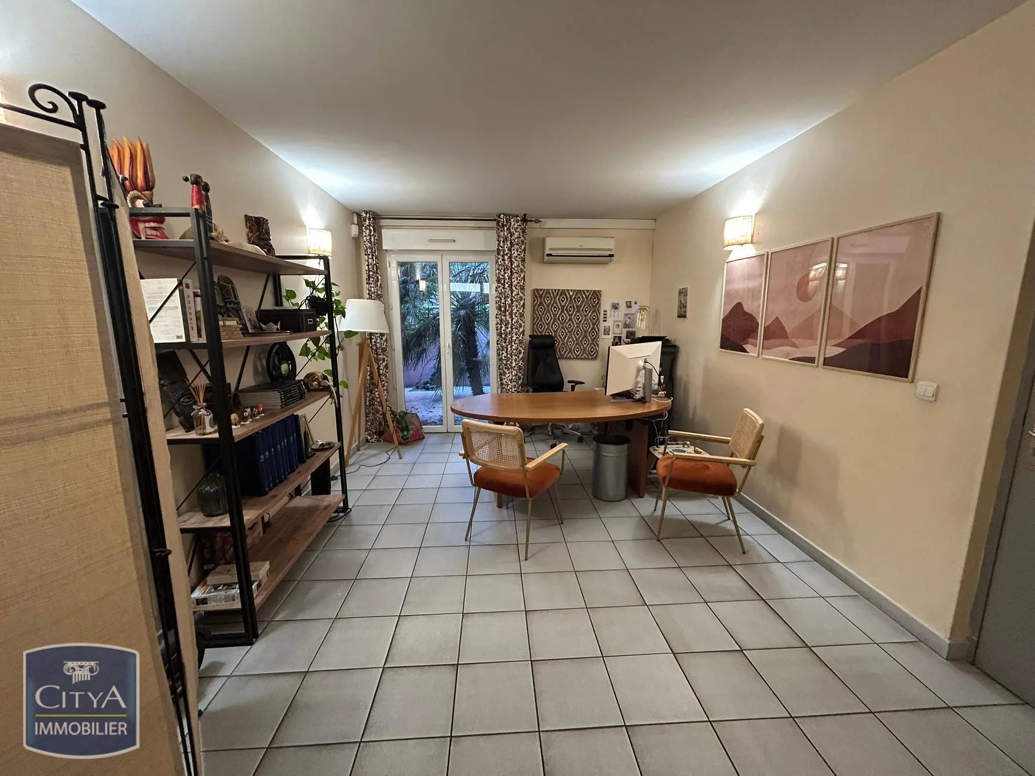 Photo 2 Local Professionnel 184m²
