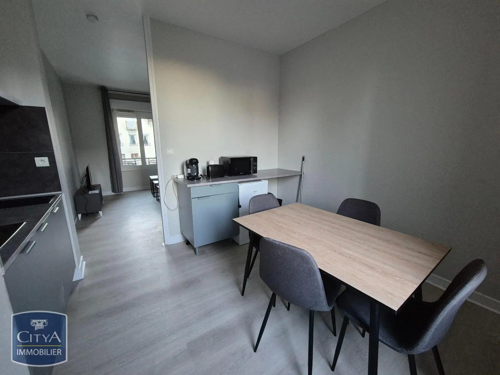 Photo 2 Appartement 1 pièce 23.61m²