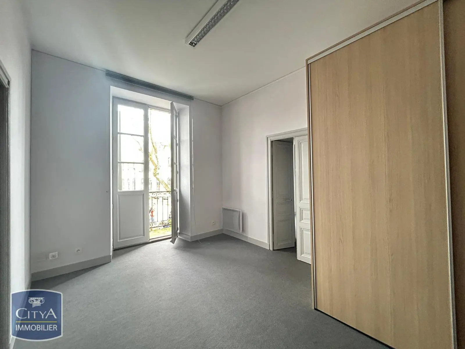 Photo 3 Local Professionnel 6 pièces 170m²